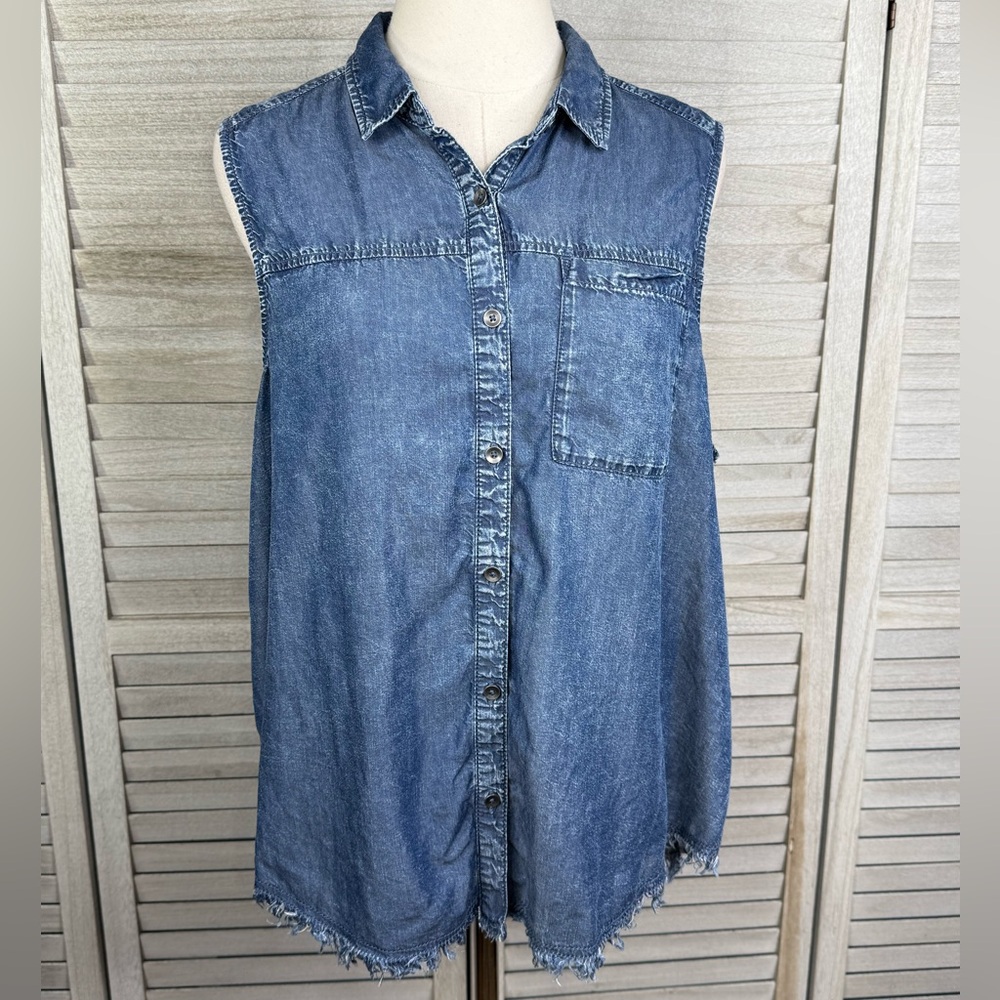 ROCK & REPUBLIC Sleeveless Button Down Denim Look Top with Unfinished Hem-XL